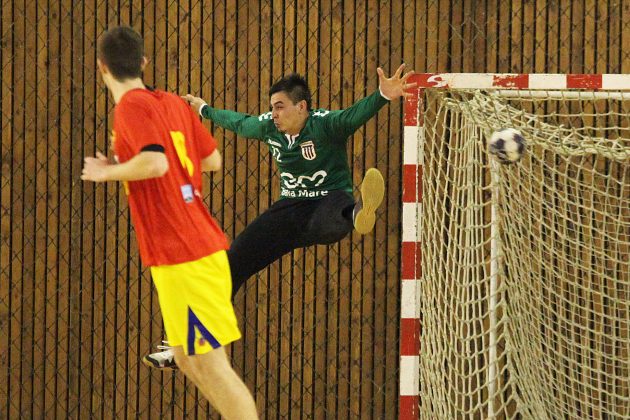 Paul Simulescu (CS Minaur) in timpul partidei de handbal masculin dintre CS Minaur si CNE Sighisoara in cadrul etapei cu numarul sapte din Divizia A, seria B. PAUL URSACHI / UPFOTOin timpul partidei de handbal masculin dintre CS Minaur si CNE Sighisoara in cadrul etapei cu numarul sapte din Divizia A, seria B. PAUL URSACHI / UPFOTO