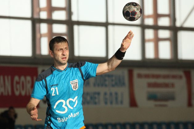 Partida de handbal masculin dintre CSU Constantin Brancusi Tg. Jiu si CS Minaur in cadrul etapei cu numarul 12 din Divizia A, seria B. PAUL URSACHI / UPFOTO